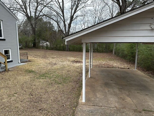 Building Photo - 2 Bedroom Home with Spacious Backyard and Modern Upgrades