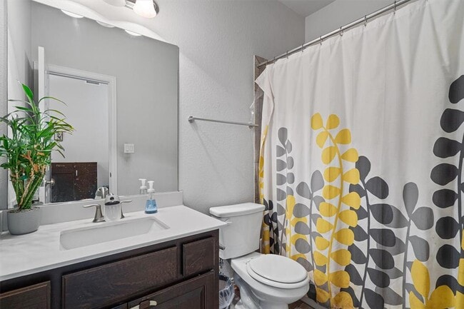 Building Photo - 138 Drury Ln