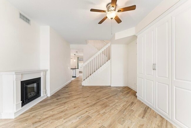 Building Photo - 180 Freeport Dr