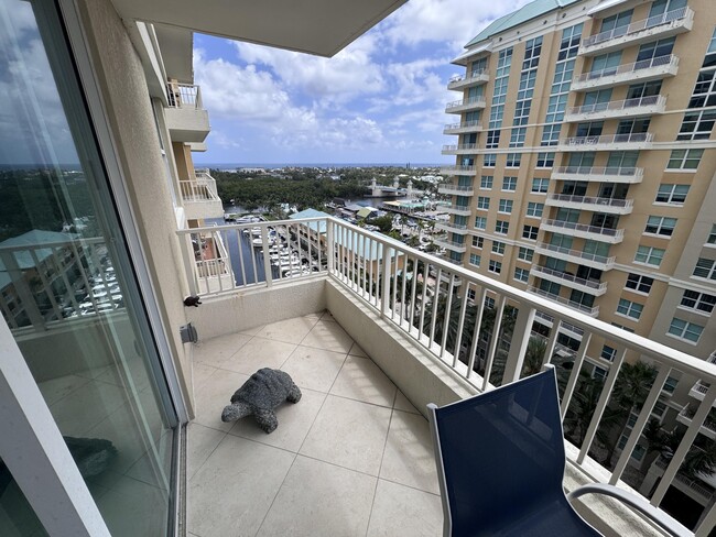 Building Photo - 700 E Boynton Beach Blvd