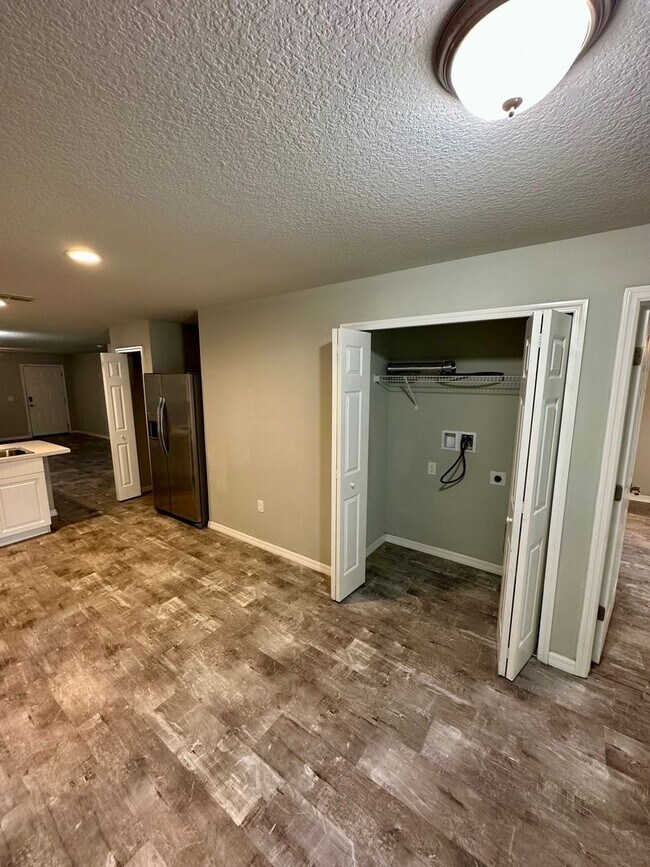 Building Photo - 2027-2029 Guava Dr