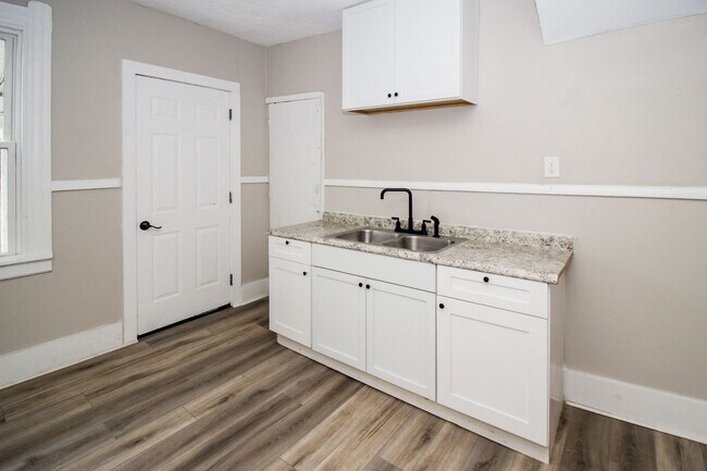 Building Photo - 2947 E 57th St