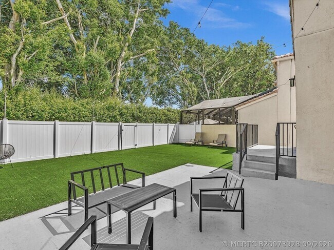Building Photo - 7834 Oak Grove Cir