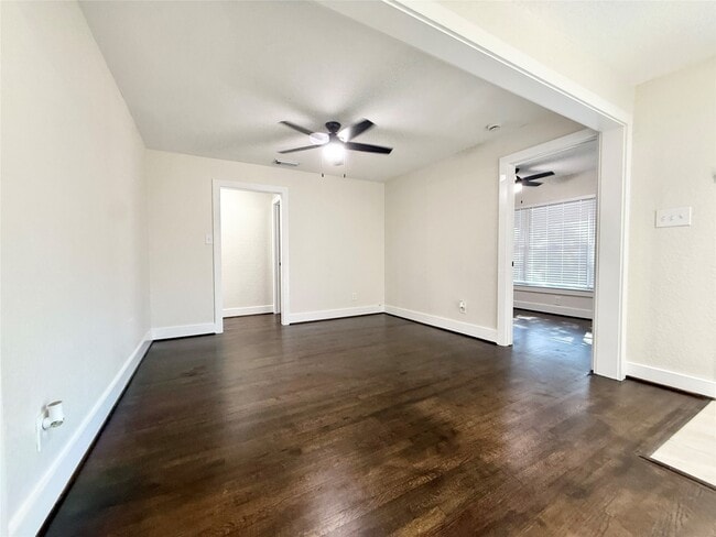 Building Photo - 318 Caladium St