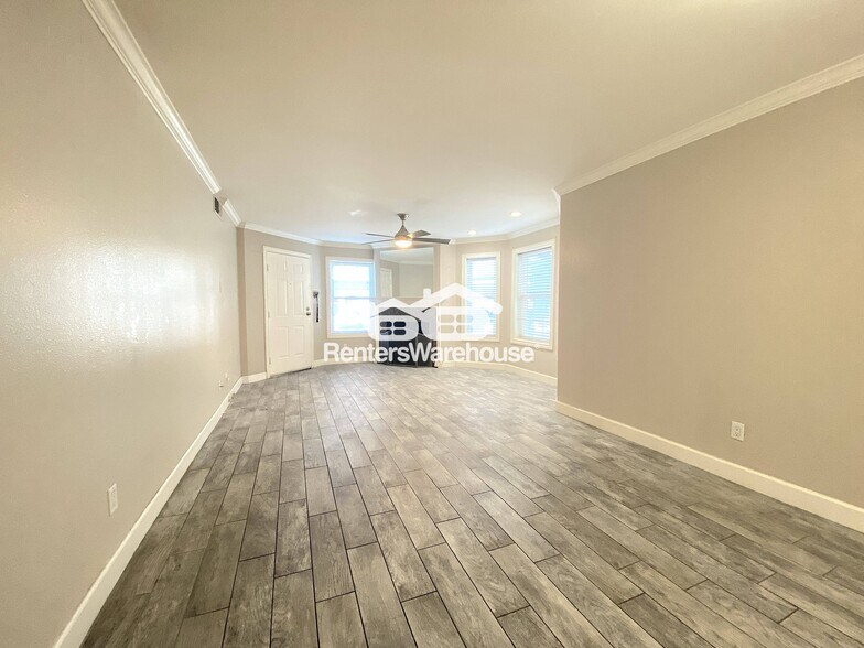 Building Photo - 1505 N Center St