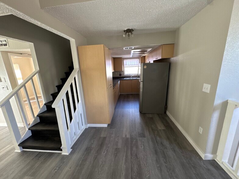 Building Photo - 7023 Oakwood Dr