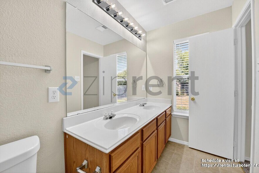 Building Photo - 9100 Warren Dr