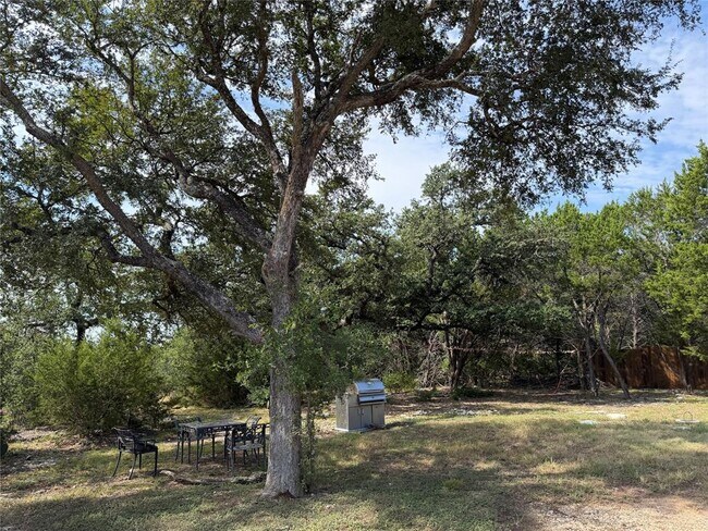 Building Photo - 879 Lonesome Trail