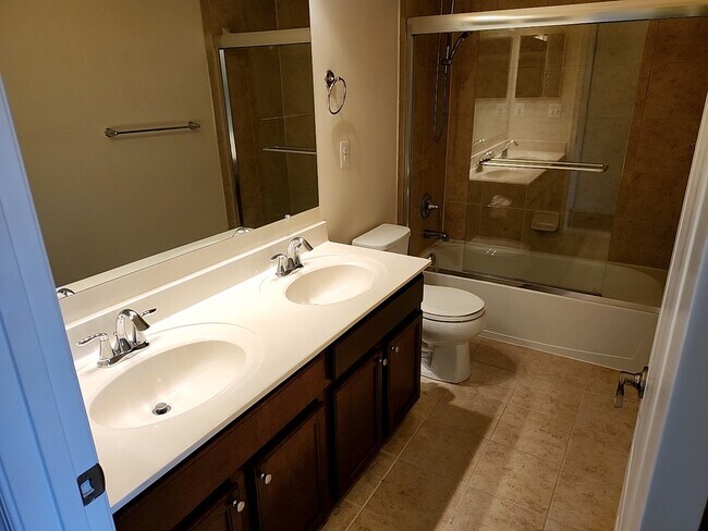 Building Photo - Bryans Road Townhome Retreat | Flexible Lease Available