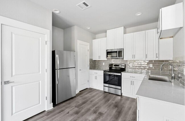 Building Photo - 13588 Ella Blvd