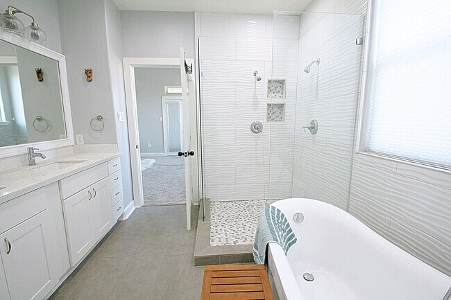 Building Photo - 1317 Bomar St