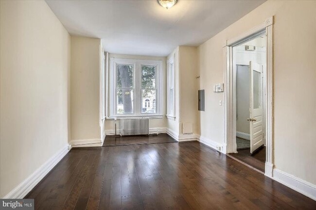 Building Photo - 825 11th St NE