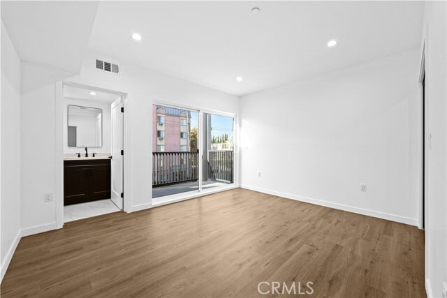 Building Photo - 1340 N Kingsley Dr