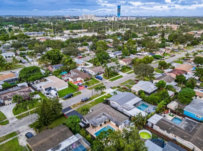 Building Photo - 6450 Perry St