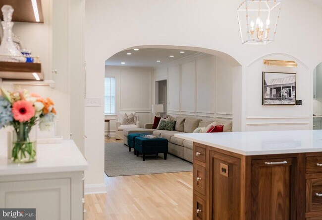 Building Photo - 2210 Boxmere Rd