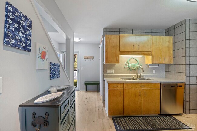 Building Photo - 14180 River Rd