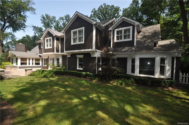 Building Photo - 1019 Chesterfield Ave