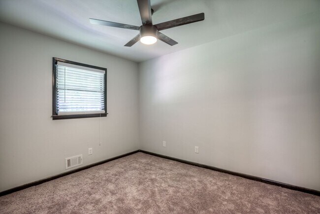 Building Photo - 1194 Weston Dr