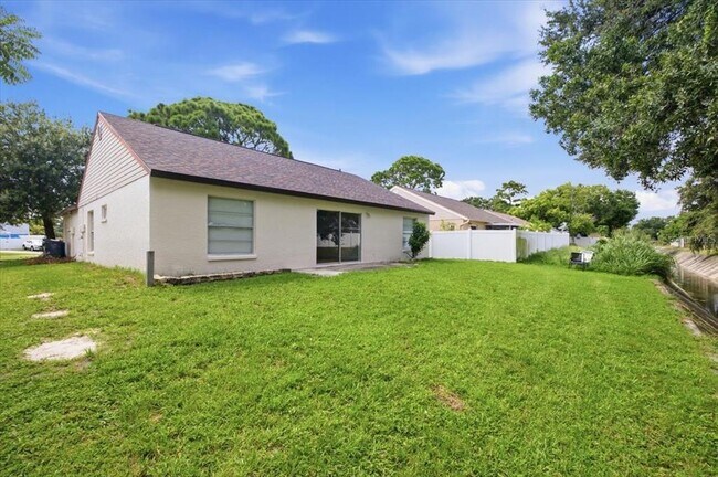 Building Photo - 1901 Castle Bay Ct