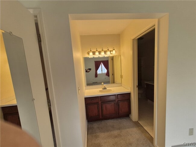 Building Photo - 489 Summerhaven Dr N