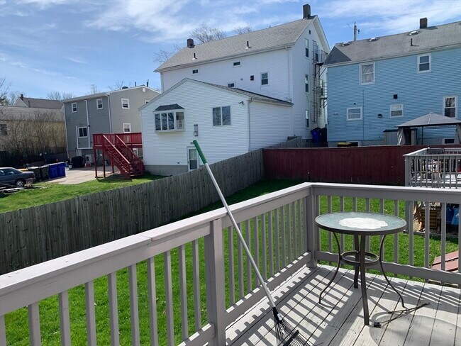 Building Photo - 170 Lawrence St