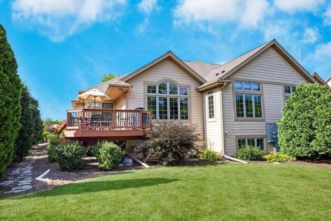 Building Photo - W162N5492 Westwind Dr