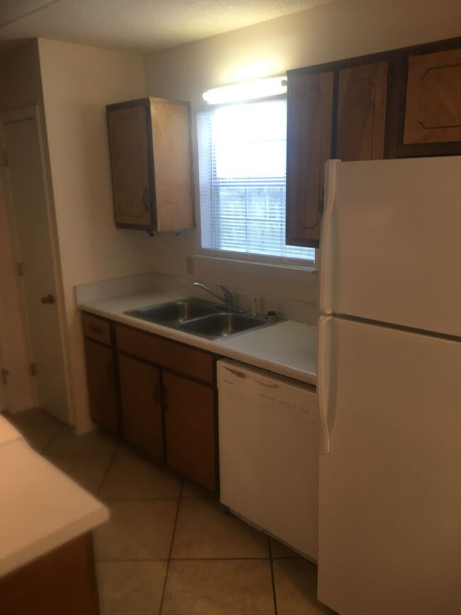 Building Photo - 3-Bedroom 2-Bath $1,750 Month Near Duke AF...