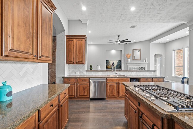 Building Photo - 4703 Oxbow Cir W