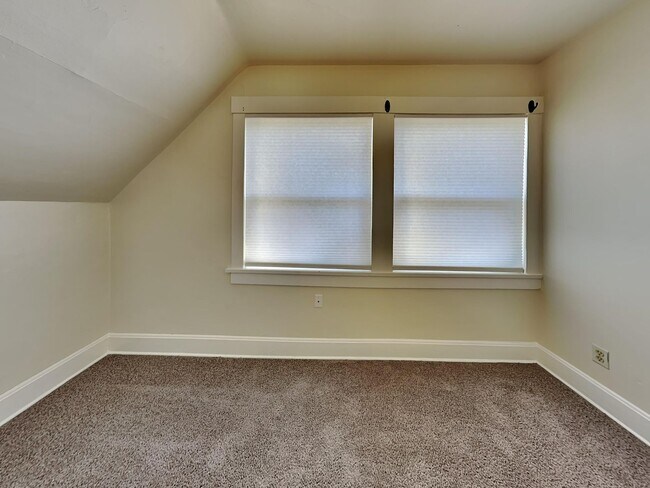 Building Photo - **Coming Soon** 5 Bedroom House Near Gonzaga