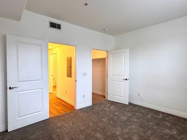 Building Photo - 9059 E Panorama Cir