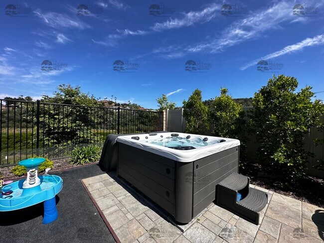 Building Photo - Luxury 5 bedroom, 3 bath home in Bonsall!