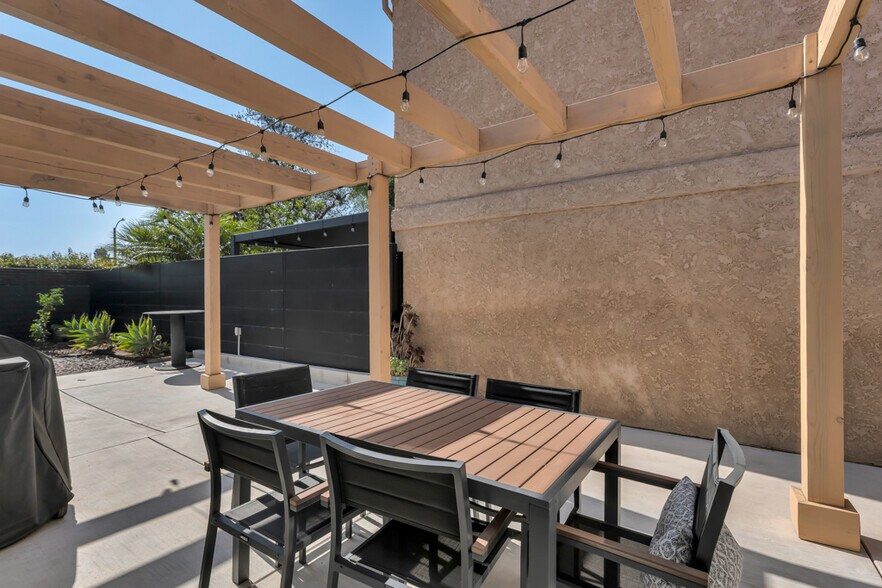 Building Photo - 15290 Bambi Ct