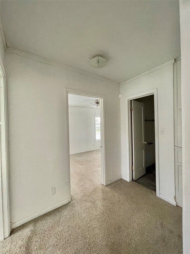 Building Photo - 1754 W 6th St