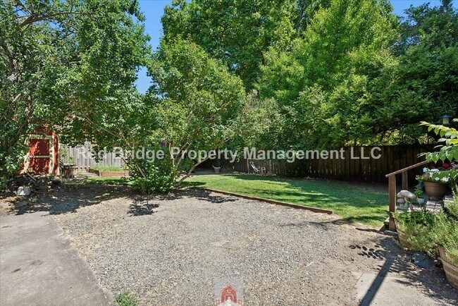 Building Photo - 1325 SE Nehalem St