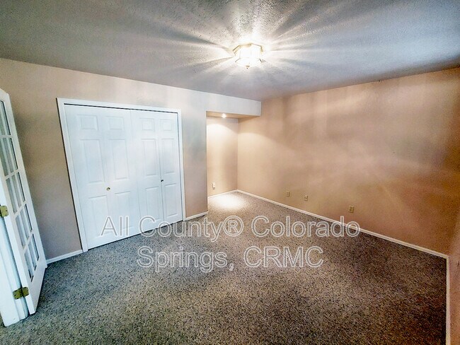 Building Photo - 6568 Foxdale Cir