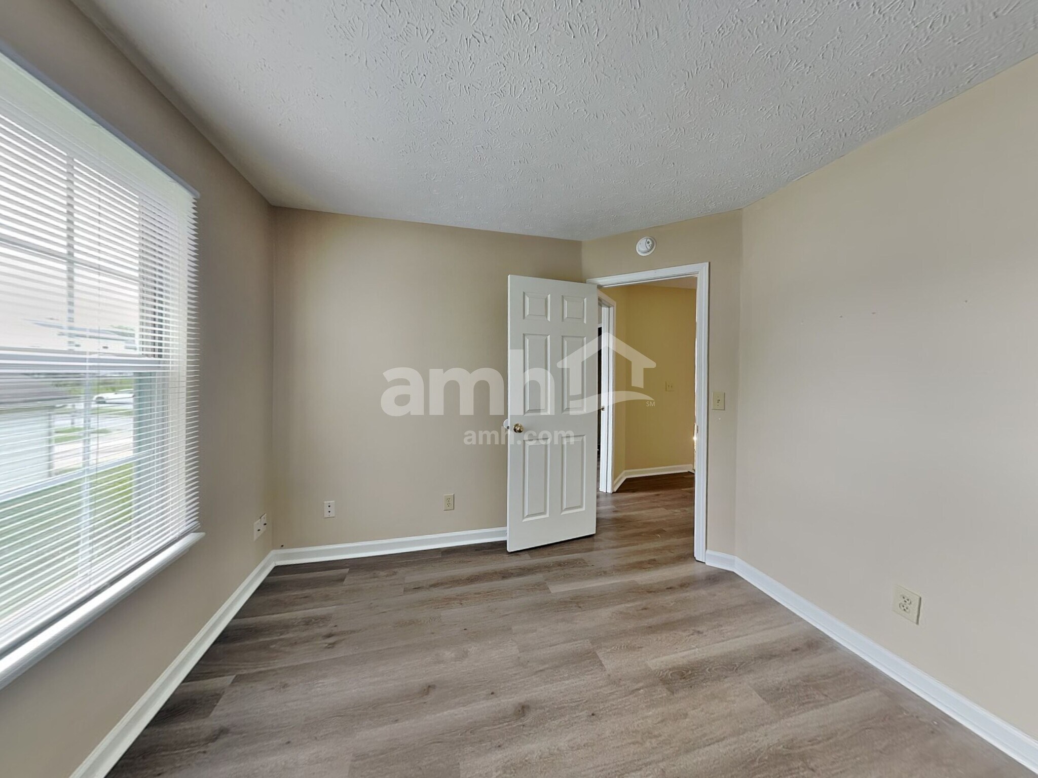 Building Photo - 4002 Cherry Blossom Blvd