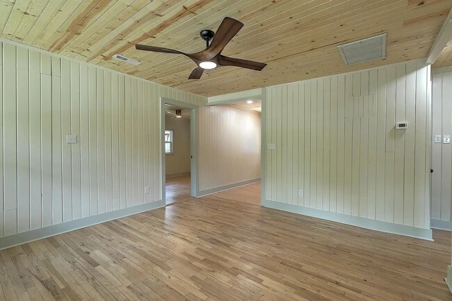 Building Photo - 2531 Wecco St