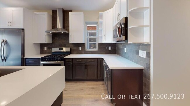 Primary Photo - Gorgeous high end 2bd with W/D in unit. Ro...