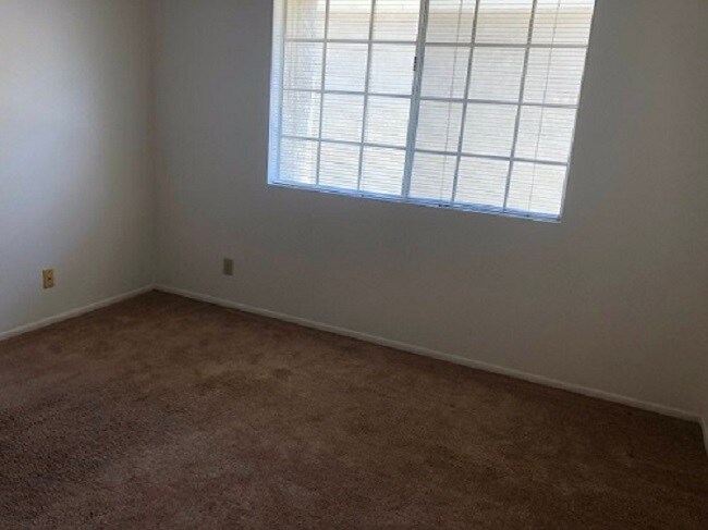 ROOM 2 - 4240 Lost Hills Rd