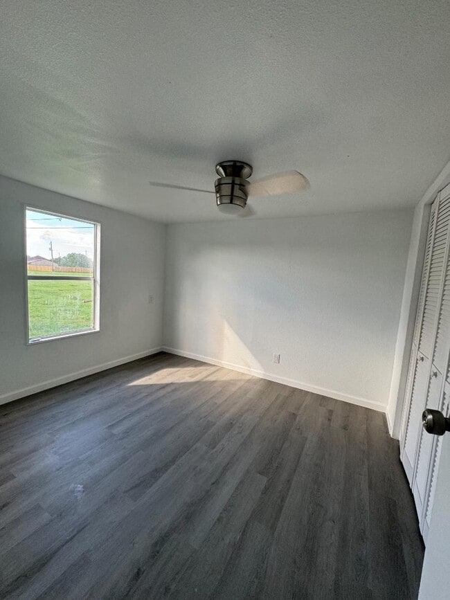 Building Photo - 2111 W Austin St