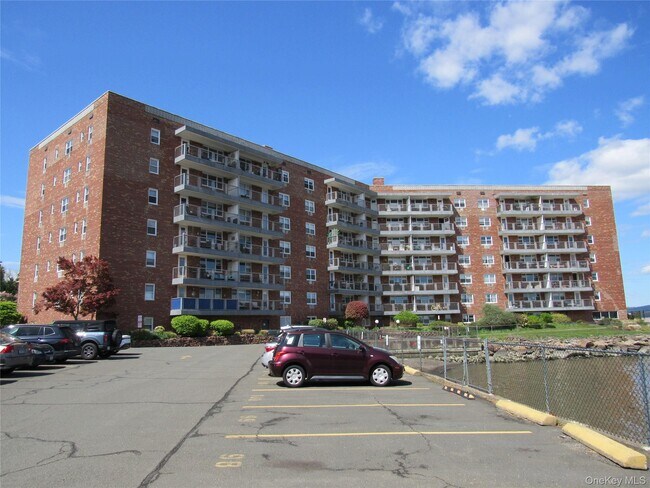 Building Photo - 103 Gedney St