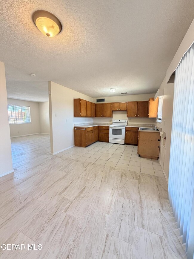 Building Photo - 5726 Waycross Ave