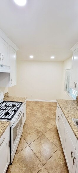 Building Photo - 1028 W F St