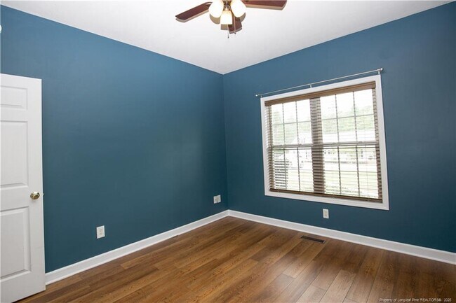 Building Photo - 110 Willow Creek Ln