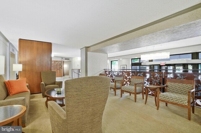 Building Photo - 5904 Mt Eagle Dr