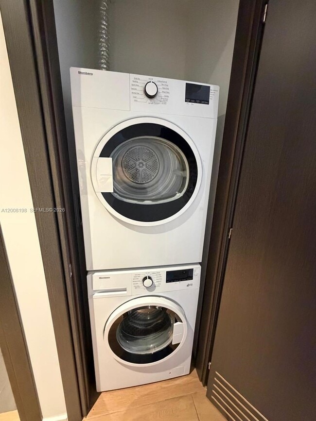 Building Photo - 398 NE 5th St