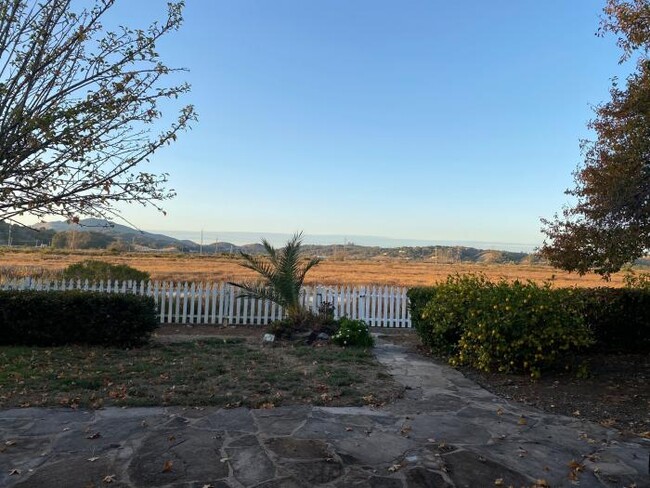 Building Photo - 3 bedroom in Novato CA 94949