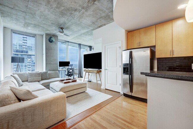 Building Photo - 360 Nueces St