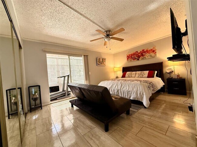 Building Photo - 355 Oakridge T