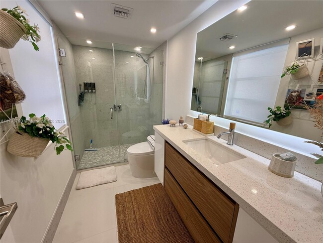 Building Photo - 6801 Indian Creek Dr